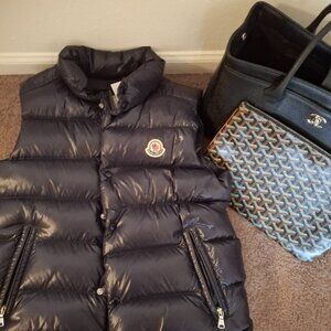 Authentic Navy Moncler vest with a TAG**
